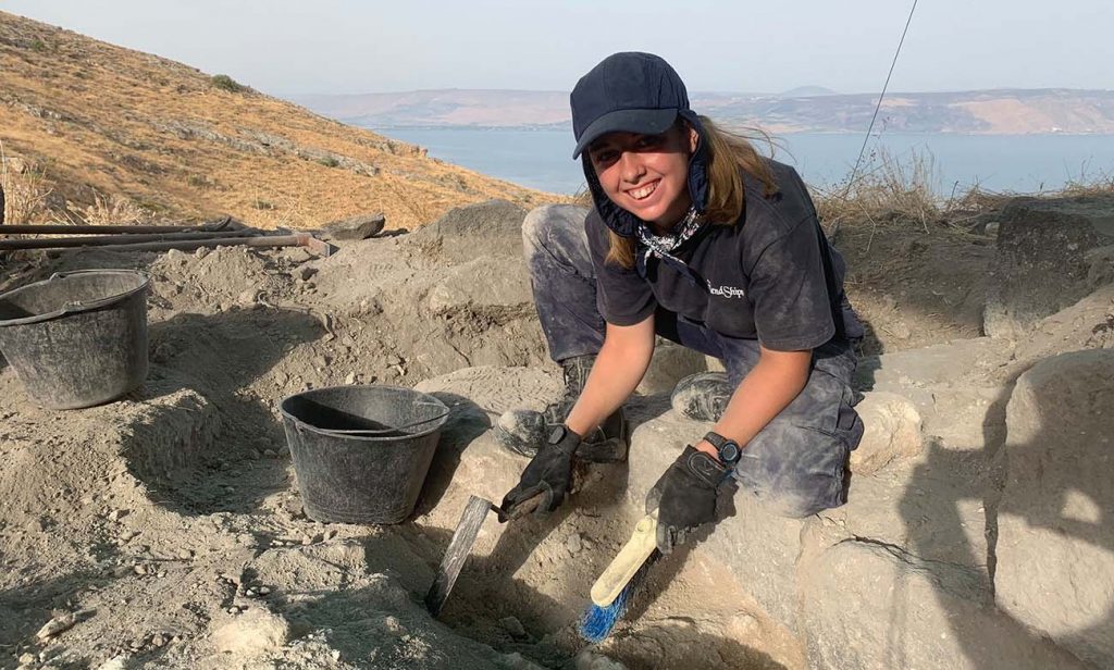 friend-ships-gaza-girl-smile